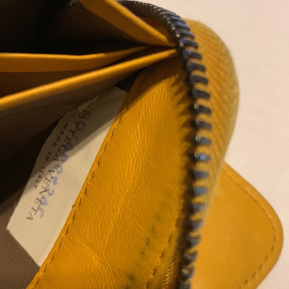 Bottega Veneta compact leather wallet - Picture 7 of 9
